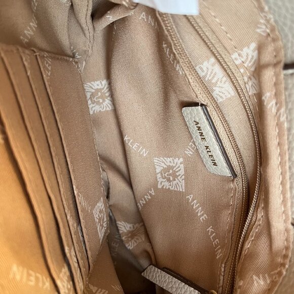 Anne Klein Dome Crossbody with 3 main POCKETS & 1 front pocket  Hands Free - Picture 7 of 14